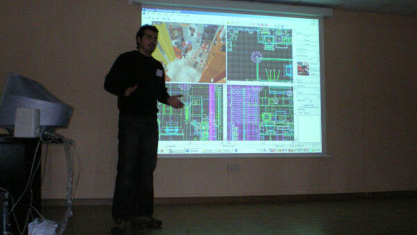 2006 - Talking about my maps and mods during the EDVS meetup (Encuentro de Desarrolladores Sevillanos) in Seville.